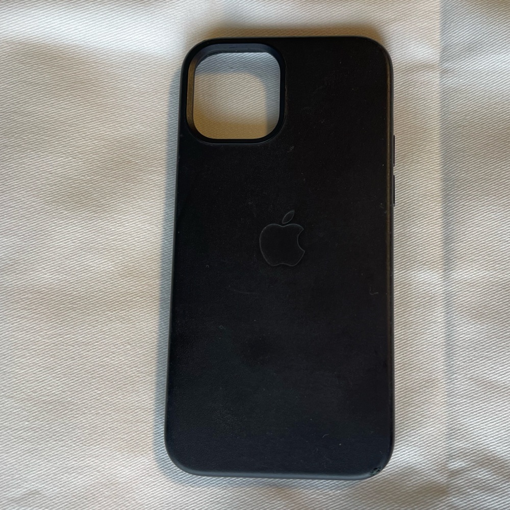 📱 “Apple” brand leather case for iPhone 11 pro